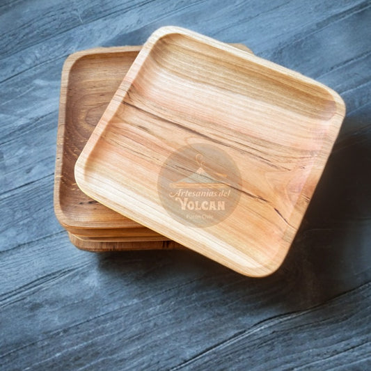 Platos de madera nativa para el asado chileno