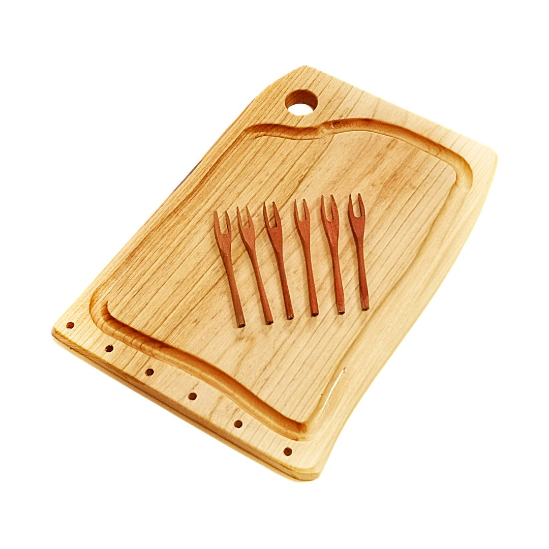 Tabla de Raulí con 6 Pinchos · Bordes Naturales 30 cm · Artesanal Pucón
