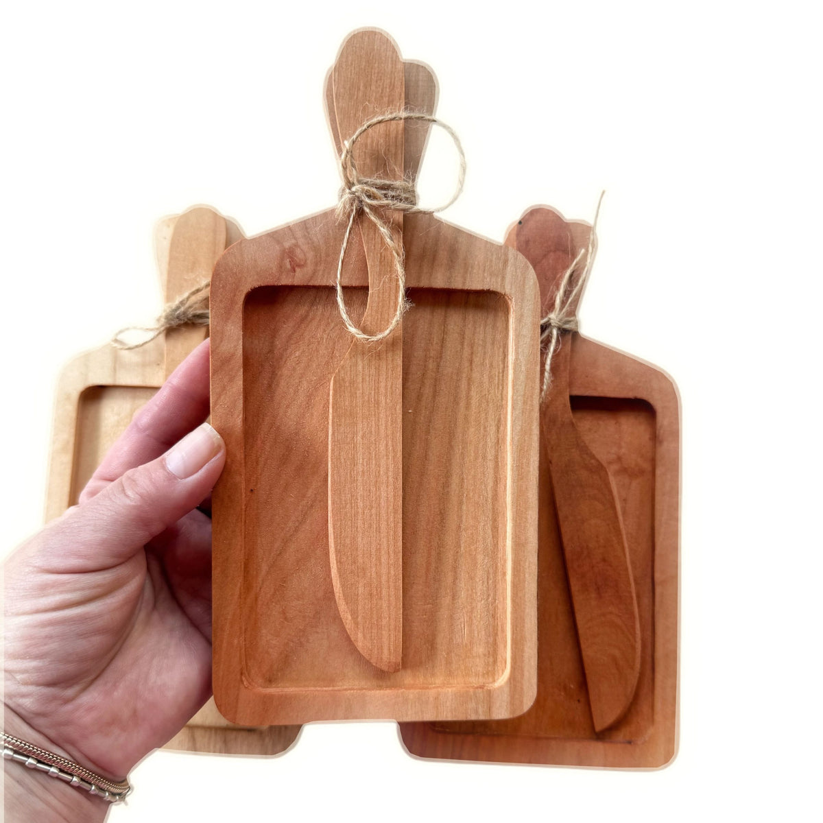 Tablita de Madera Nativa con Cuchillo 19×9 cm · Artesanal, Araucanía - Tabla 19x9 cm